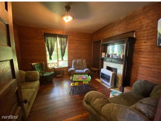 Building Photo - 3 br, 1 bath House - 427 W Washington St