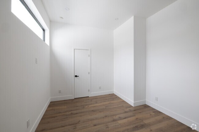 0BR, 1BA - 450SF - 7801 Byron Ave