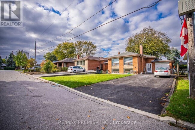 Building Photo - 46 Samba Dr