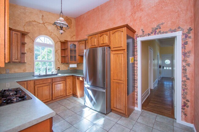 Foto del edificio - 3 Bedroom - 1 Bath Walk to Town Location