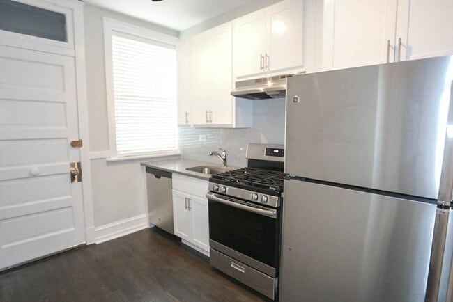 Building Photo - 1603 W Berteau Ave
