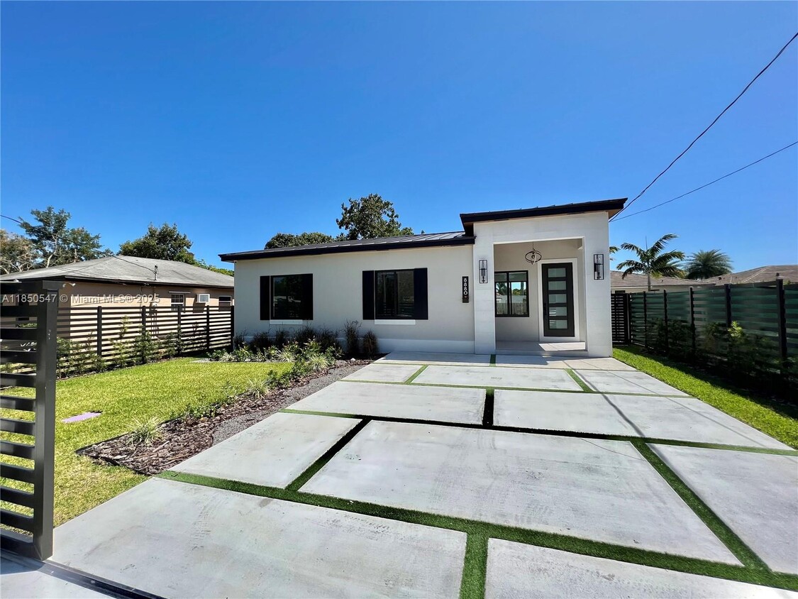 Primary Photo - 8880 SW 126th Terrace
