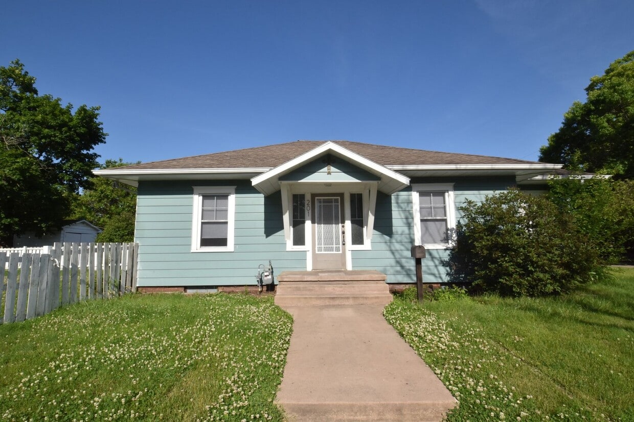 Primary Photo - Elkhart 3 bedroom 1 bath home.
