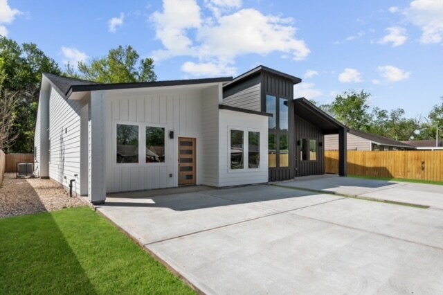Building Photo - 5830 Doolittle Blvd