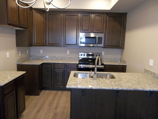 Foto del edificio - Chic Modern Townhouse in Berthoud – Your Dream Home Awaits!