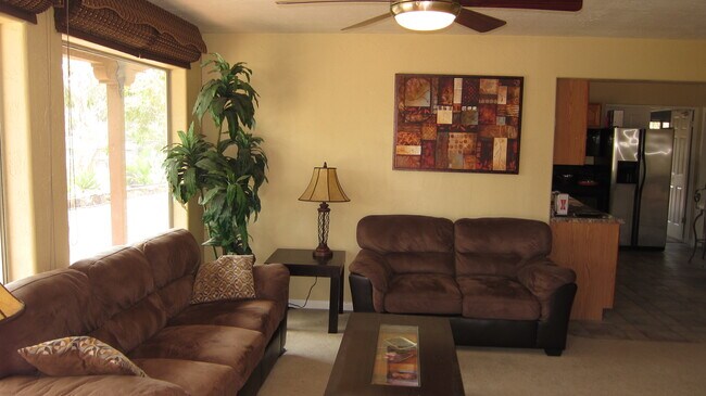 Building Photo - 3260 Laurashawn Ln