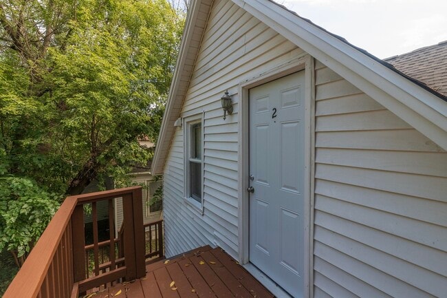 Puerta de entrada (arriba) - 1221 Wells Pl