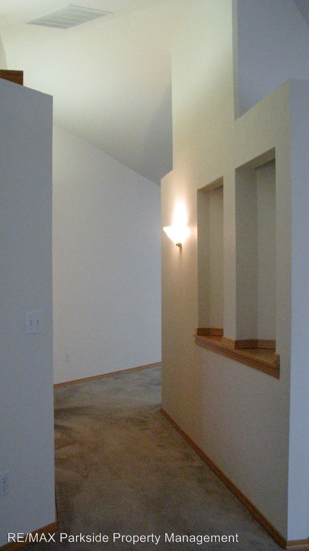 Building Photo - 2532 Woodfield Loop SE