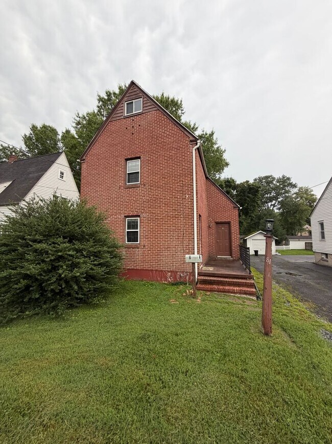 Building Photo - 81 E Park Pl