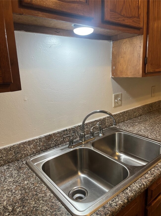 Building Photo - 7709 Rolling Ridge Dr