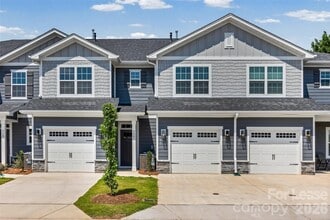 Building Photo - 720 Pinecone Dr