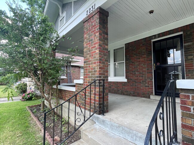 Building Photo - 2231 Evelyn Ave