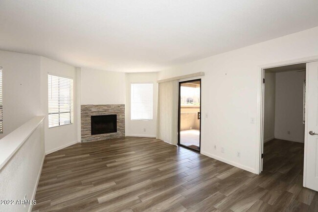 Foto del edificio - 8700 E Mountain View Rd