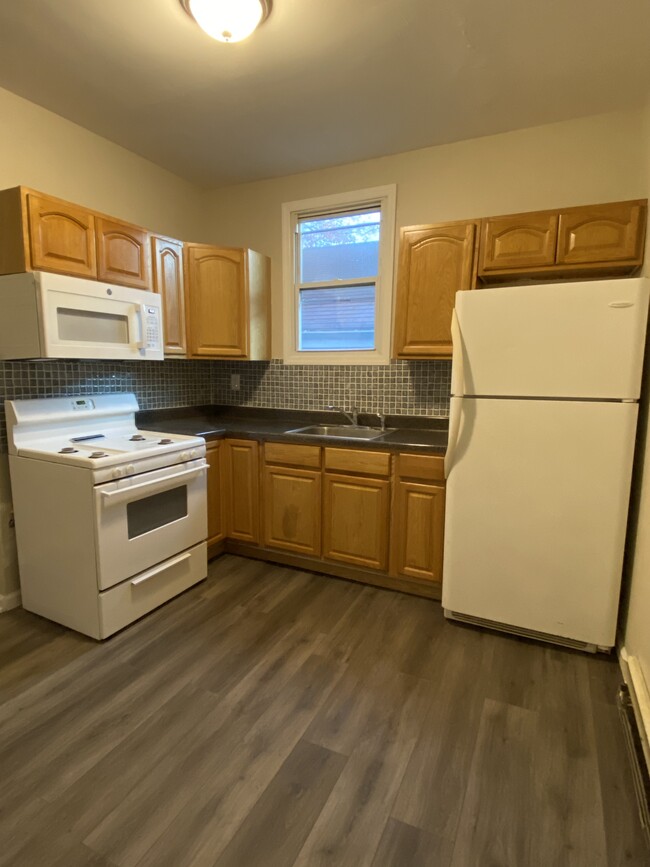 Kitchen - 493 S 17th St