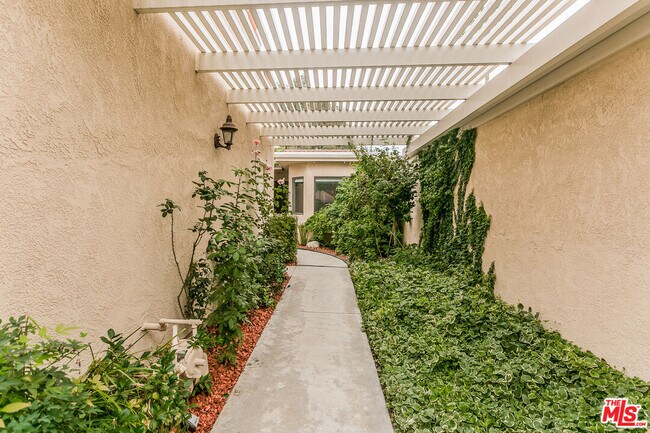 Building Photo - 851 Pebble Beach Dr
