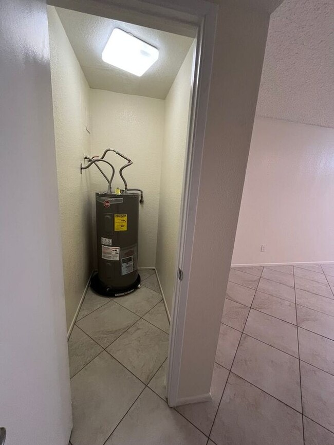 Building Photo - 1201 S McClintock Dr