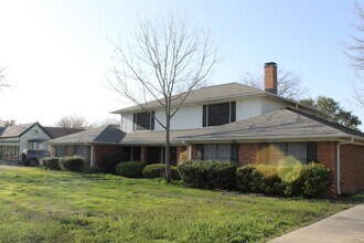 Building Photo - 535 W Prairie Lea St