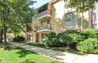 Building Photo - 5534 W Bryn Mawr Ave