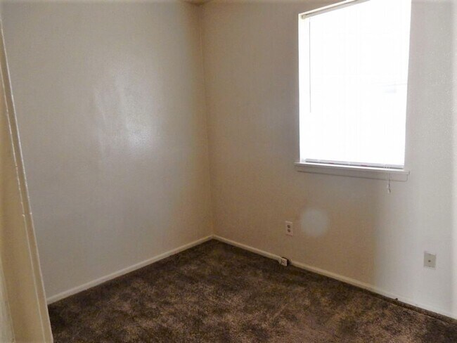 Building Photo - CHEROKEE PARK AREA-3 bedroom 1 Bedroom