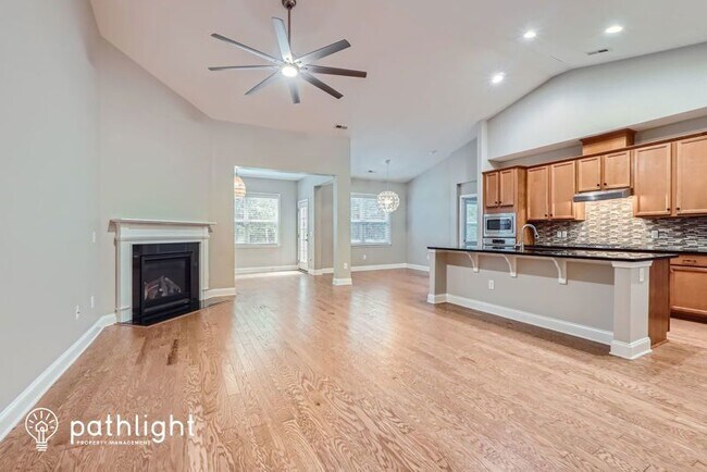 Building Photo - 10313 Woodview Cir