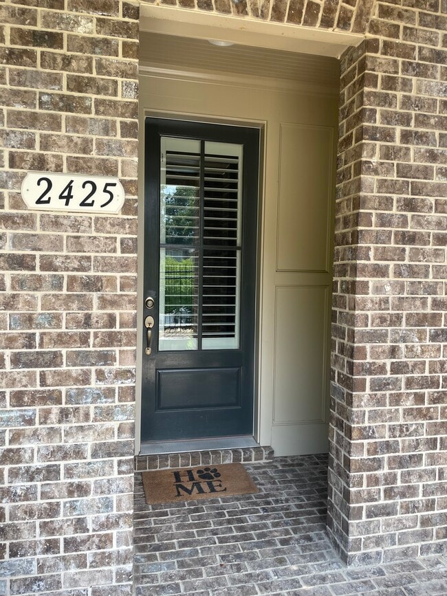Building Photo - 2425 Gatebury Cir