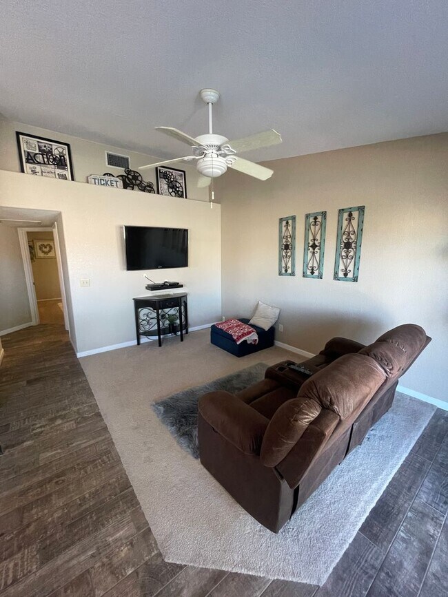 Building Photo - 3BR/2BA/2CG, POOL 1615 sq.ft. SHORT TERM R...
