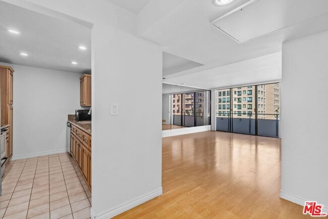 Building Photo - 10535 Wilshire Blvd