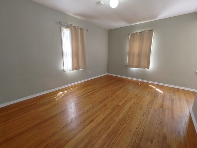 Building Photo - 10996 Roebling Ave