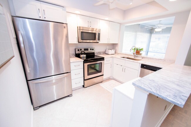 Foto del edificio - 5510  Tamberlane Circle 241