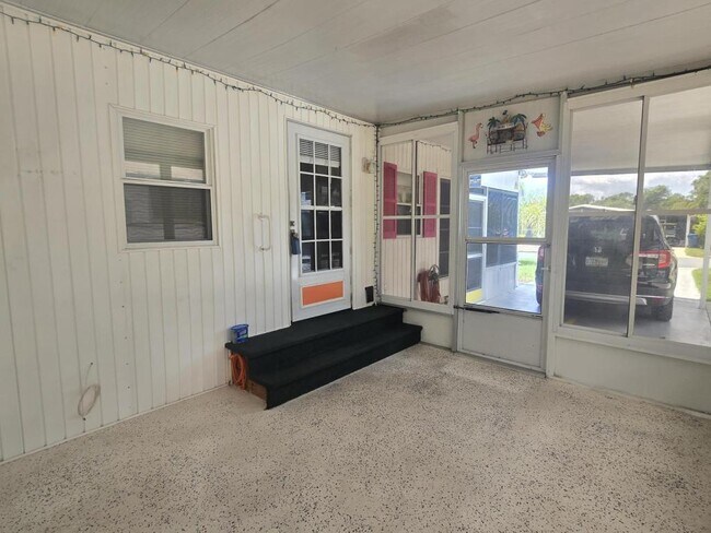Foto del edificio - 7366 1st Loop Ave
