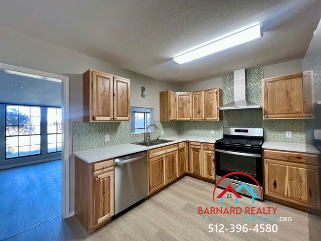 Foto del edificio - Available NOW: Beautifully Remodeled 3/1.5...