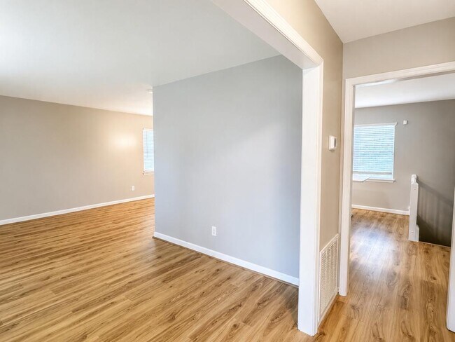 Building Photo - 247 Brookside Ct