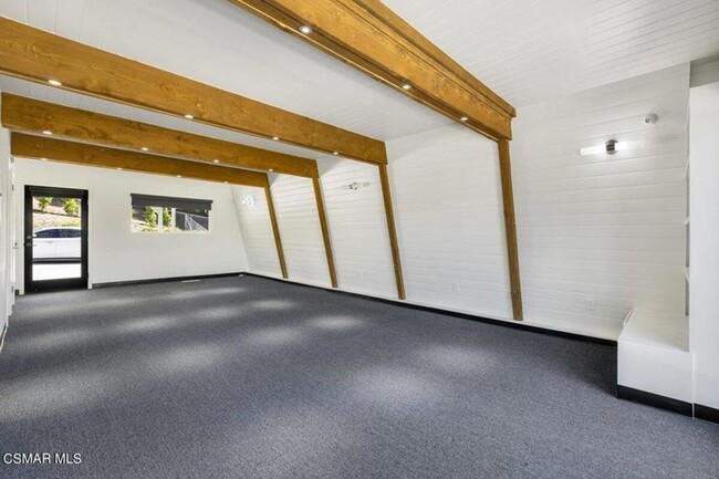 Building Photo - Standalone Small Office, Airy, Great Parki...