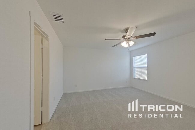 Foto del edificio - 843 Ponderosa Ln