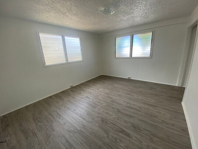 Foto del edificio - Maili Three Bedroom