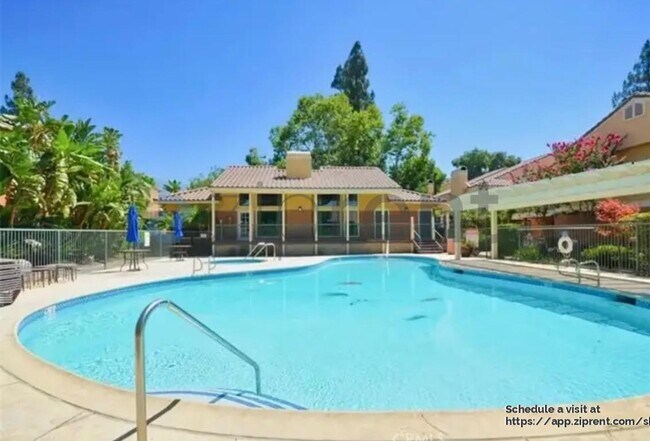 Foto del edificio - 10655 Lemon Ave