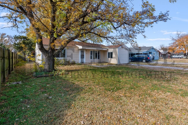 Building Photo - 1925 S Elizabeth St