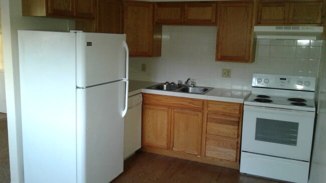 Building Photo - 5710 Trenton Ct