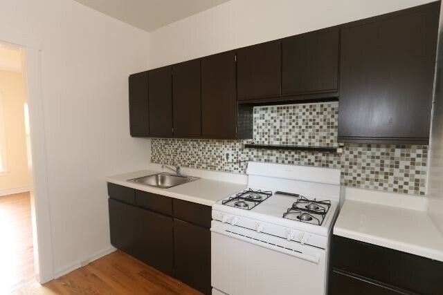 Foto del edificio - 823 W Waveland Ave