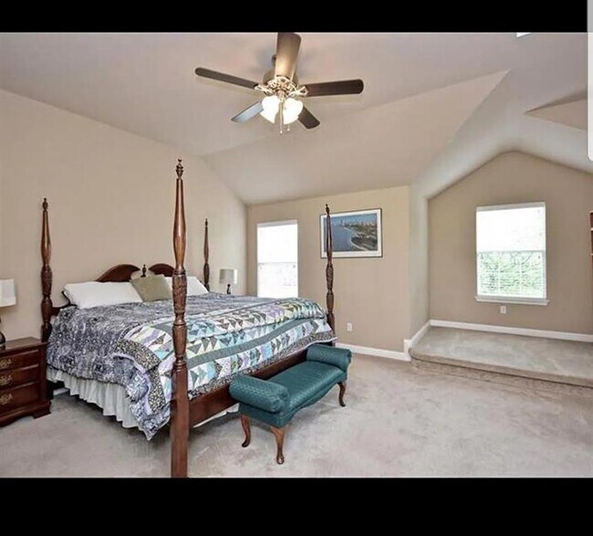 Building Photo - 2724 Lovett Ln