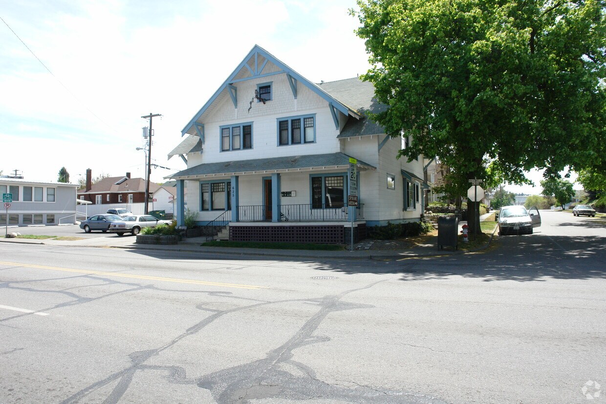 Building Photo - 625 W Maxwell Ave