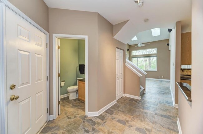 Building Photo - 3015 Kentshire Cir