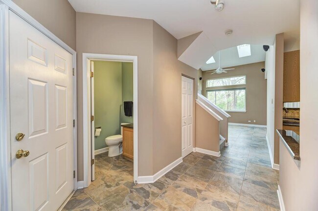 Foto del edificio - 3015 Kentshire Cir