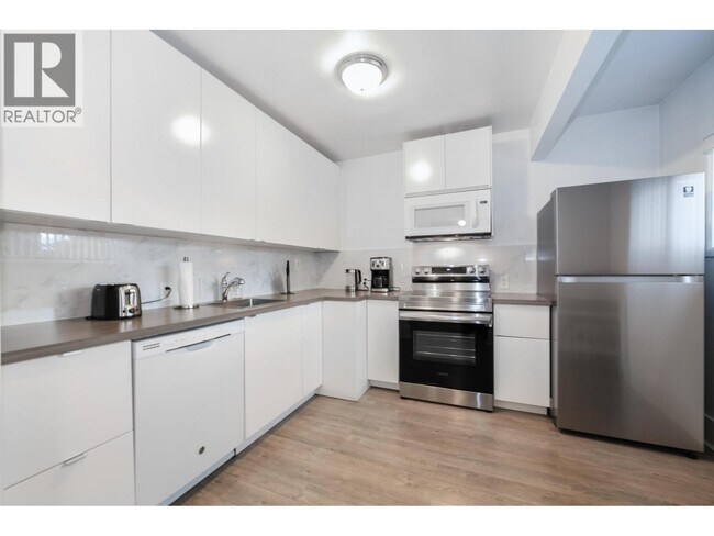 Photo du bâtiment - 315 W 19th Ave