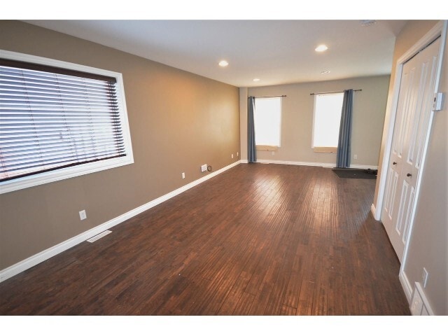 Building Photo - 8407-8487 87 St