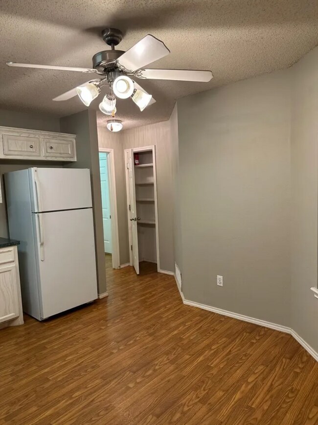 Foto del edificio - Spacious 3 Bedroom Home