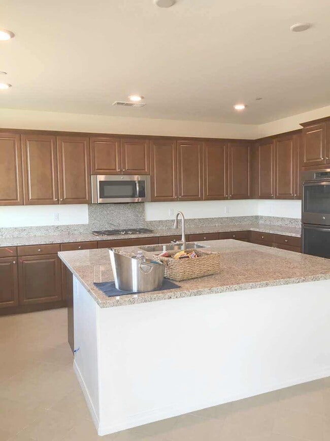 Foto del edificio - 7007 Lagoon Ct