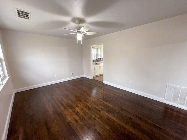 Foto del edificio - Freshly Updated Home on a Quiet Street with Large Yard!