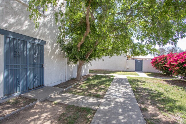 Building Photo - 5214 N 42ND PKWY, PHOENIX AZ