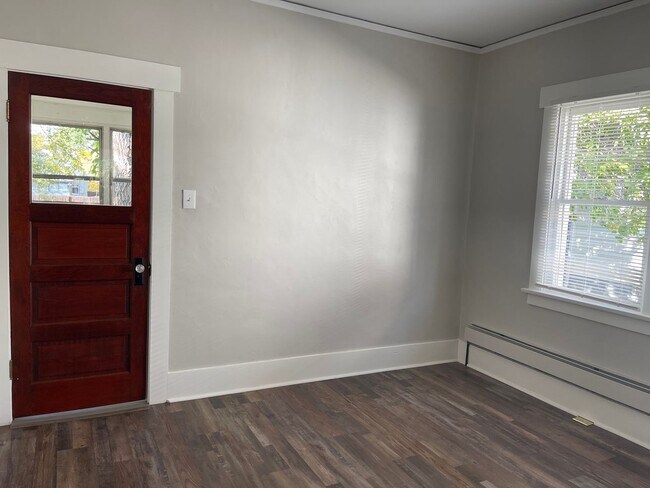 Foto del edificio - Pet Friendly 4 bedroom 1 bath